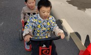【精彩瞬间】骑小车真快乐！
