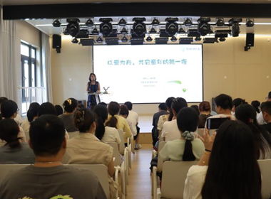 以爱为舟，共启童年的第一程